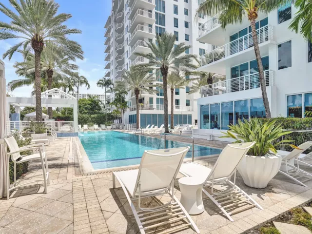2-bedroom condo for sale in Fort Lauderdale - 2821 N Ocean Boulevard 1106S - MondialRealty
