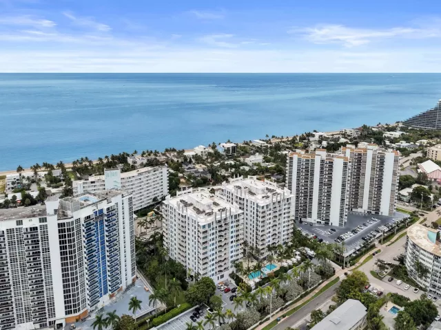 2-bedroom condo for sale in Fort Lauderdale - 2821 N Ocean Boulevard 1106S - MondialRealty