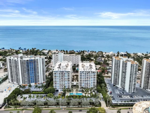 2-bedroom condo for sale in Fort Lauderdale - 2821 N Ocean Boulevard 1106S - MondialRealty
