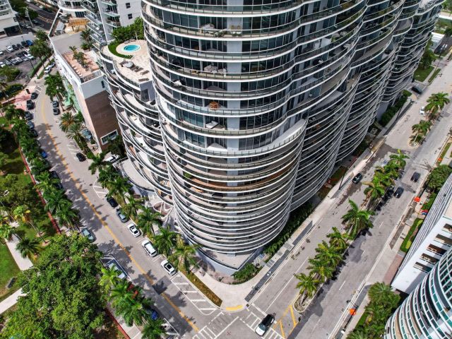 3-bedroom condo for sale in Miami - 488 NE 18th Street 1515 - MondialRealty