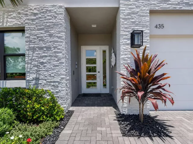 3-bedroom home for sale in West Palm Beach - 415 42nd Street - MondialRealty