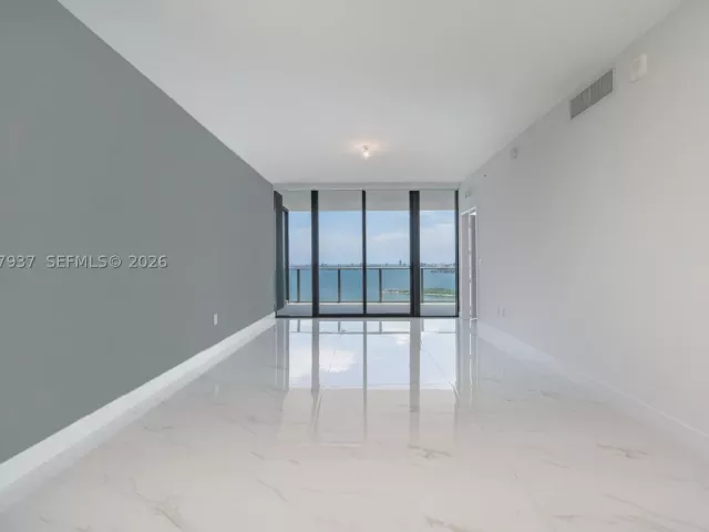 2-bedroom condo for rent in Miami - 700 NE 24th St 2502 - MondialRealty