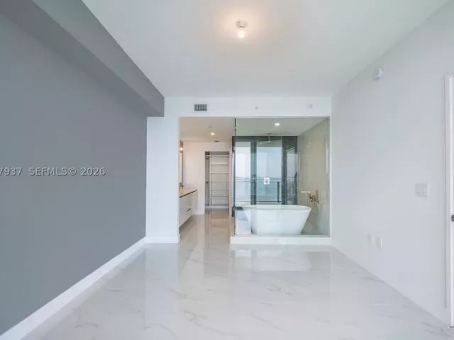 2-bedroom condo for rent in Miami - 700 NE 24th St 2502 - MondialRealty