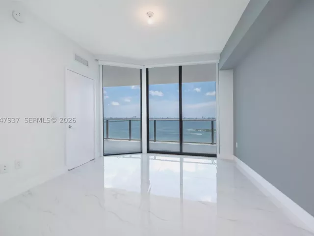 2-bedroom condo for rent in Miami - 700 NE 24th St 2502 - MondialRealty