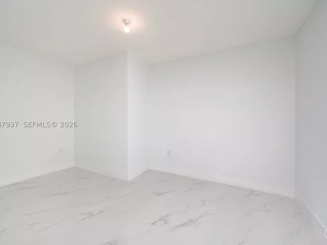 2-bedroom condo for rent in Miami - 700 NE 24th St 2502 - MondialRealty