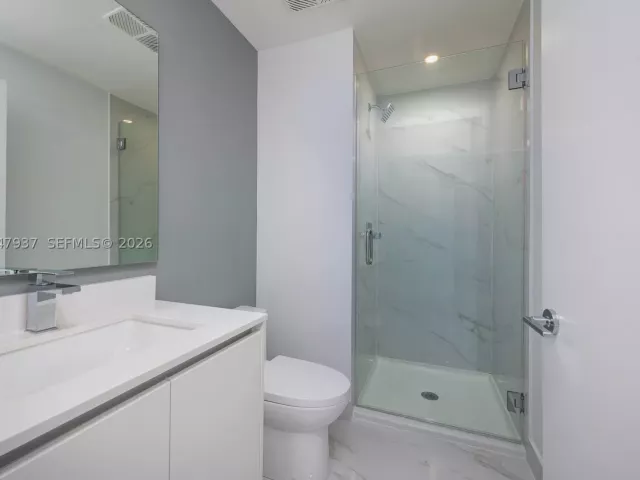 2-bedroom condo for rent in Miami - 700 NE 24th St 2502 - MondialRealty