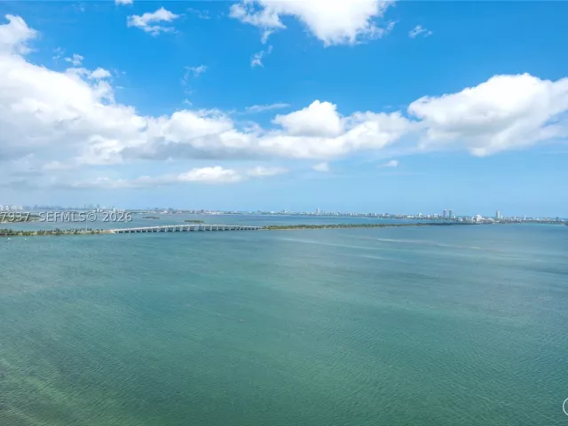 2-bedroom condo for rent in Miami - 700 NE 24th St 2502 - MondialRealty