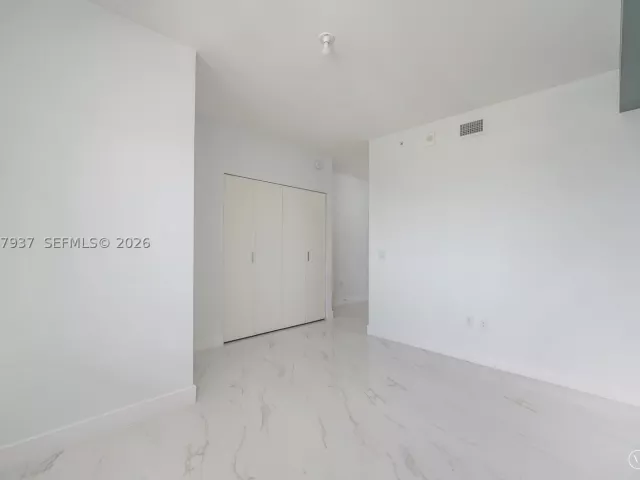 2-bedroom condo for rent in Miami - 700 NE 24th St 2502 - MondialRealty