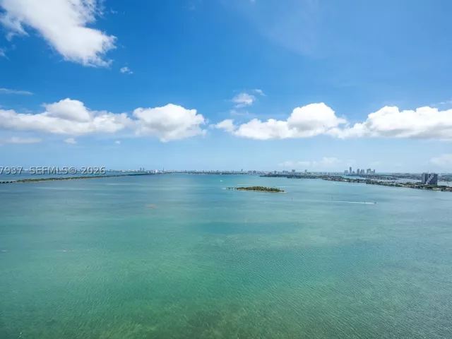 2-bedroom condo for rent in Miami - 700 NE 24th St 2502 - MondialRealty