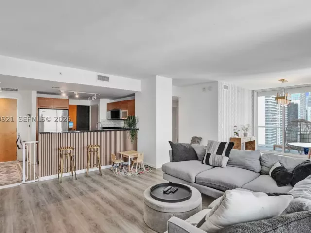 2-bedroom condo for rent in Miami - 244 Biscayne Blvd 3409 - MondialRealty