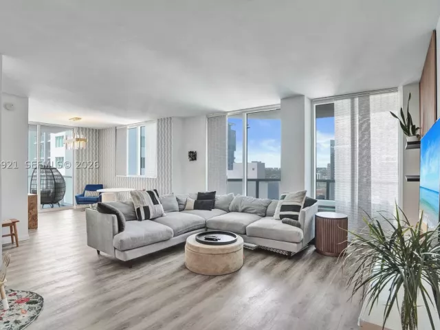 2-bedroom condo for rent in Miami - 244 Biscayne Blvd 3409 - MondialRealty