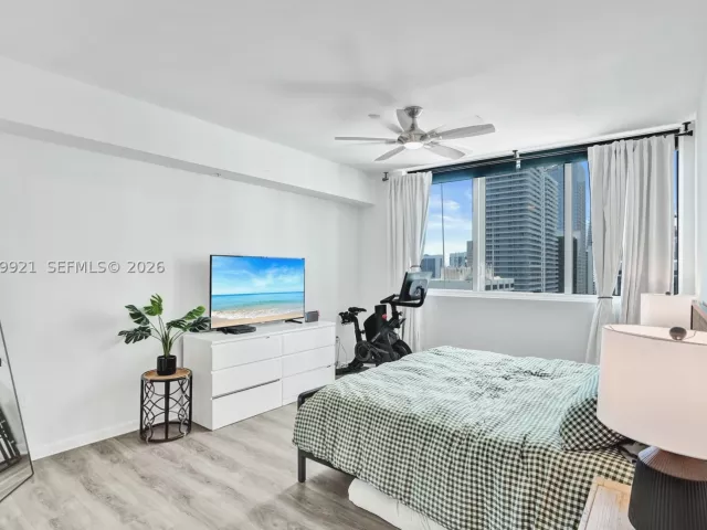 2-bedroom condo for rent in Miami - 244 Biscayne Blvd 3409 - MondialRealty