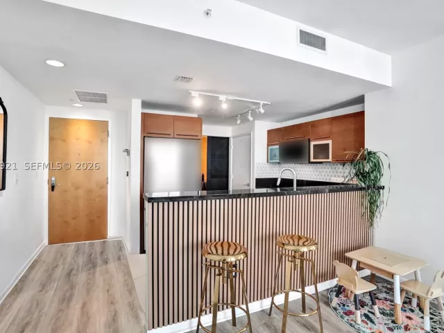 2-bedroom condo for rent in Miami - 244 Biscayne Blvd 3409 - MondialRealty