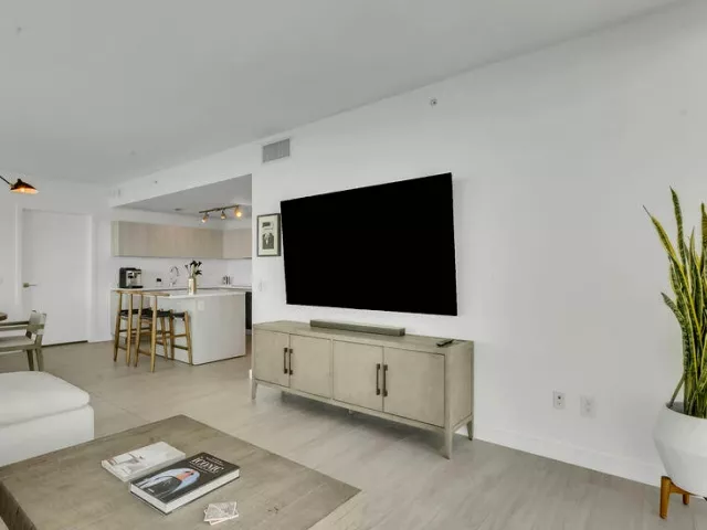 3-bedroom condo for sale in Miami - 3131 NE 7th Avenue 2206 - MondialRealty