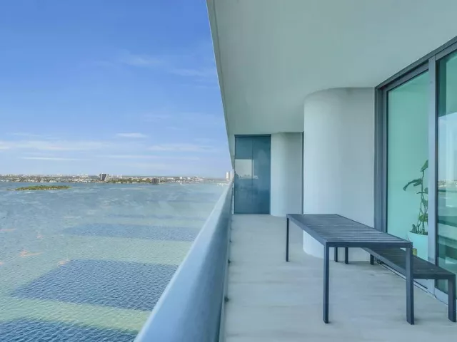 3-bedroom condo for sale in Miami - 3131 NE 7th Avenue 2206 - MondialRealty