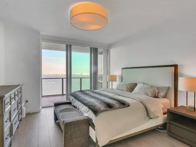 3-bedroom condo for sale in Miami - 3131 NE 7th Avenue 2206 - MondialRealty
