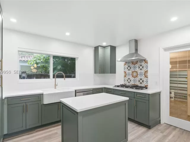 2-bedroom home for rent in Hollywood - 110 N 16th Ave 0 - MondialRealty