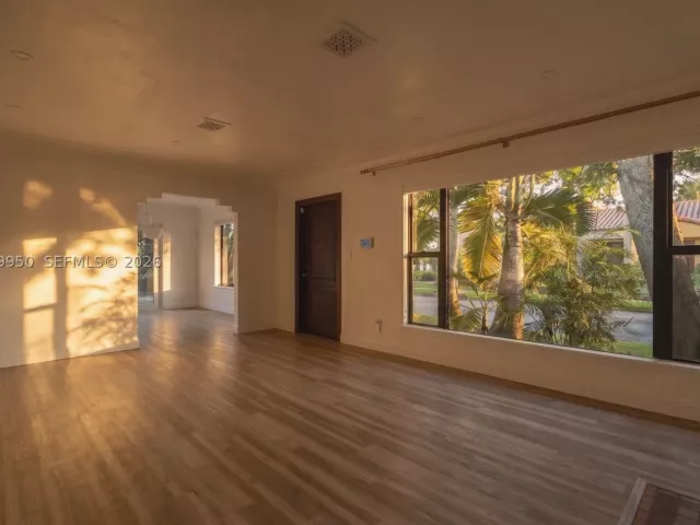 2-bedroom home for rent in Hollywood - 110 N 16th Ave 0 - MondialRealty