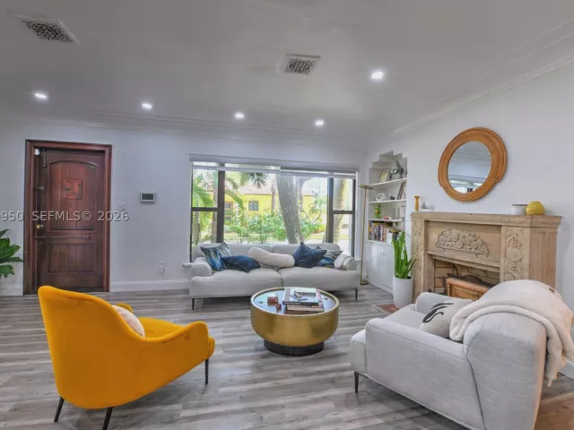 2-bedroom home for rent in Hollywood - 110 N 16th Ave 0 - MondialRealty