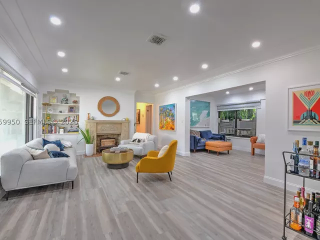 2-bedroom home for rent in Hollywood - 110 N 16th Ave 0 - MondialRealty