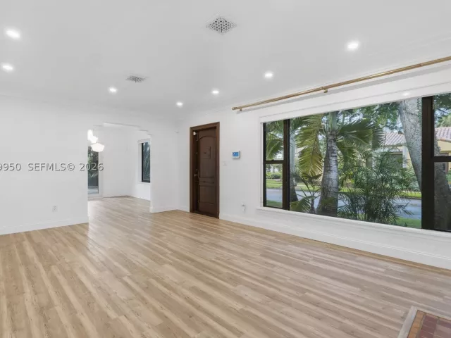 2-bedroom home for rent in Hollywood - 110 N 16th Ave 0 - MondialRealty