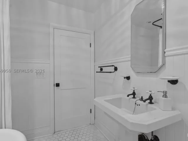 2-bedroom home for rent in Hollywood - 110 N 16th Ave 0 - MondialRealty