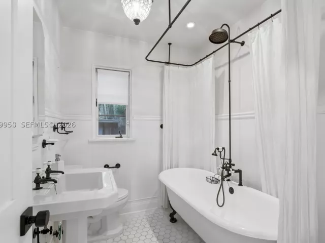2-bedroom home for rent in Hollywood - 110 N 16th Ave 0 - MondialRealty