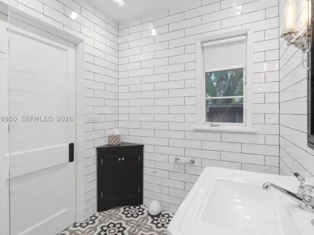2-bedroom home for rent in Hollywood - 110 N 16th Ave 0 - MondialRealty