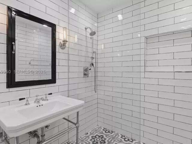 2-bedroom home for rent in Hollywood - 110 N 16th Ave 0 - MondialRealty