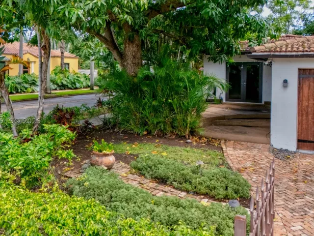 2-bedroom home for rent in Hollywood - 110 N 16th Ave 0 - MondialRealty
