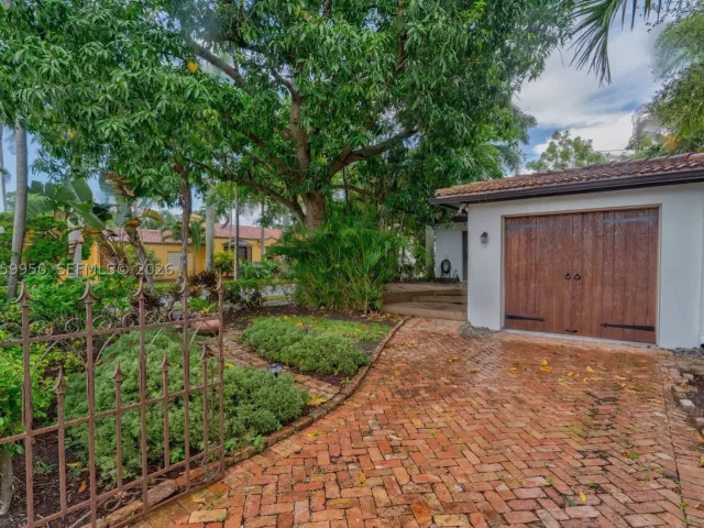 2-bedroom home for rent in Hollywood - 110 N 16th Ave 0 - MondialRealty