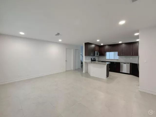 4-bedroom home for rent in Boca Raton - 21440 Millbrook Court - MondialRealty