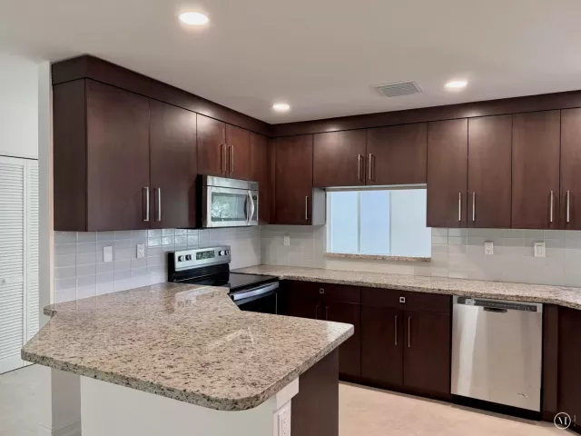 4-bedroom home for rent in Boca Raton - 21440 Millbrook Court - MondialRealty