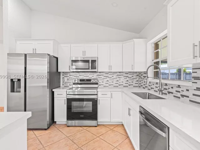 3-bedroom home for sale in Miami - 14242 SW 46th Ter - MondialRealty