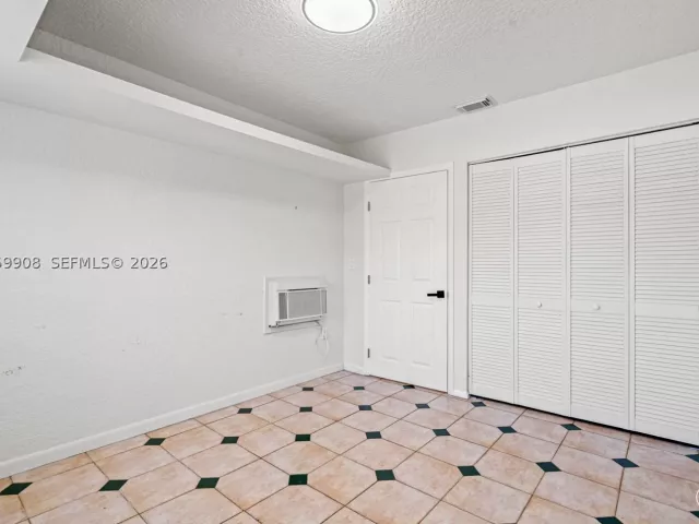 3-bedroom home for sale in Miami - 14242 SW 46th Ter - MondialRealty