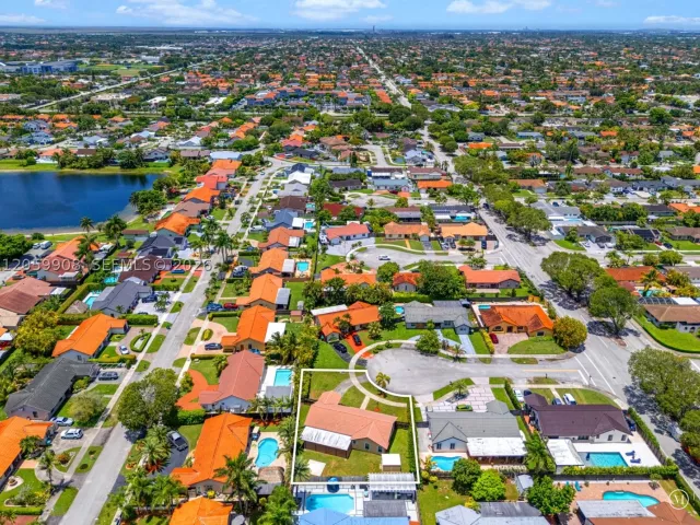 3-bedroom home for sale in Miami - 14242 SW 46th Ter - MondialRealty