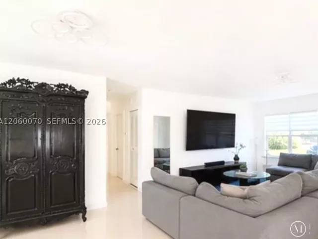 3-bedroom home for rent in Miami Beach - 455 S Shore Dr - MondialRealty