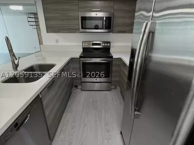 2-bedroom home for rent in Miami - 2180 Brickell Ave 7 - MondialRealty
