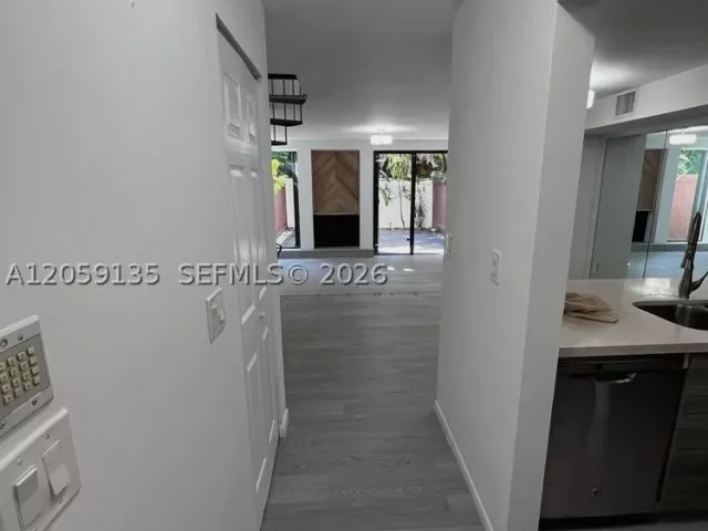 2-bedroom home for rent in Miami - 2180 Brickell Ave 7 - MondialRealty