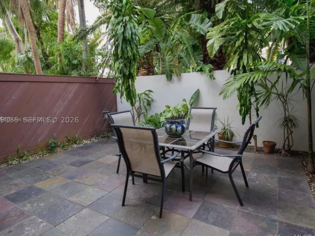 2-bedroom home for rent in Miami - 2180 Brickell Ave 7 - MondialRealty