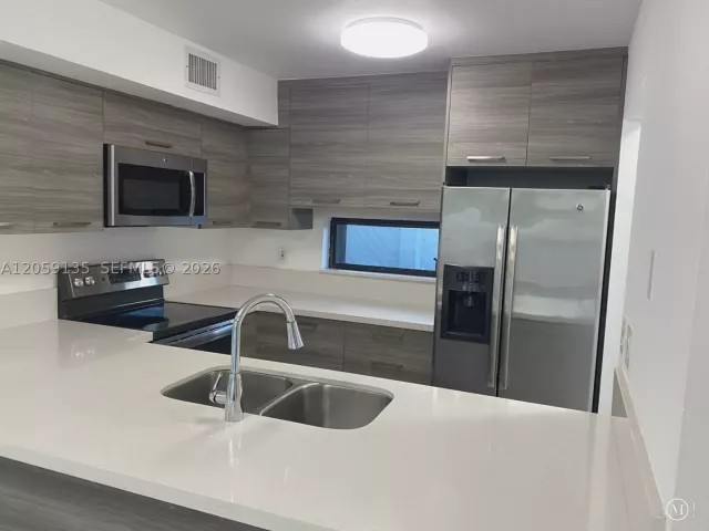 2-bedroom home for rent in Miami - 2180 Brickell Ave 7 - MondialRealty