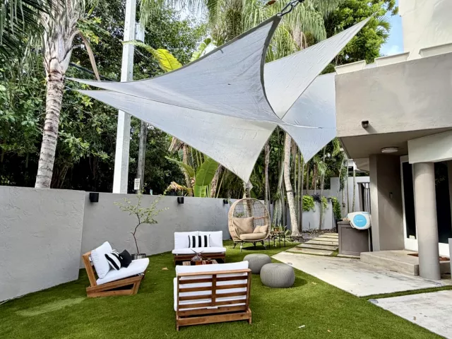2-bedroom home for rent in Miami - 2571 TIGERTAIL Avenue - MondialRealty