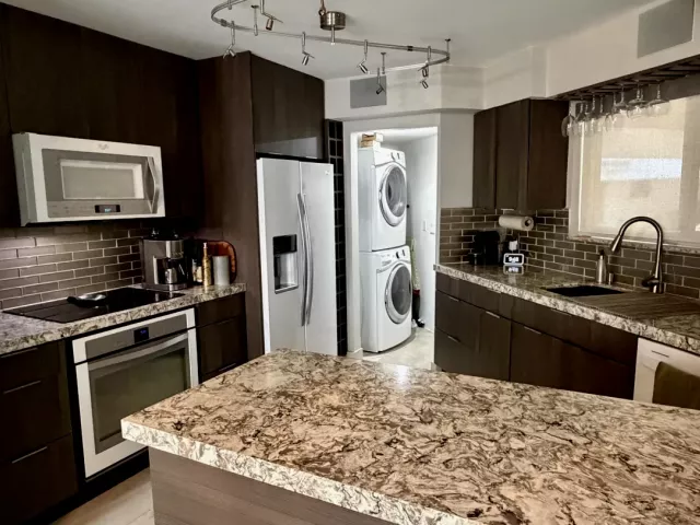 2-bedroom home for rent in Miami - 2571 TIGERTAIL Avenue - MondialRealty