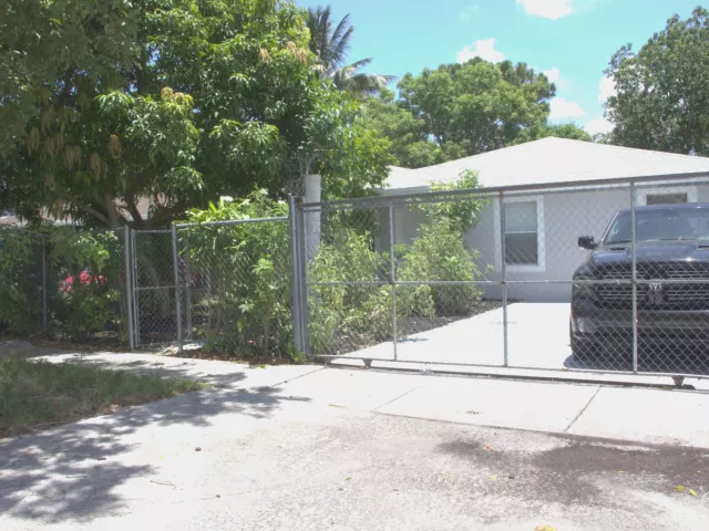 4-bedroom home for sale in Miami Gardens - 1724 NW 152ND Terrace - MondialRealty