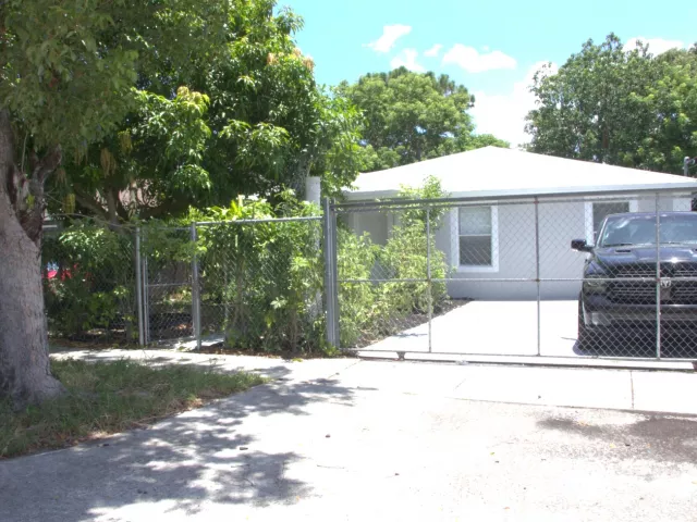 4-bedroom home for sale in Miami Gardens - 1724 NW 152ND Terrace - MondialRealty
