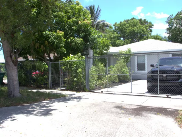 4-bedroom home for sale in Miami Gardens - 1724 NW 152ND Terrace - MondialRealty