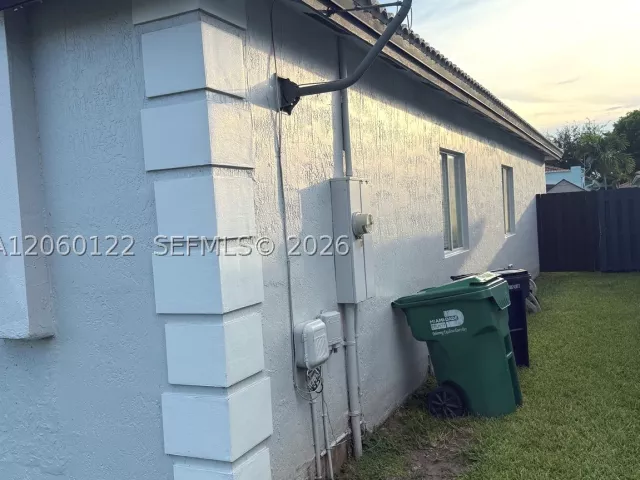 4-bedroom home for rent in Miami - 9128 SW 162nd Pl - MondialRealty