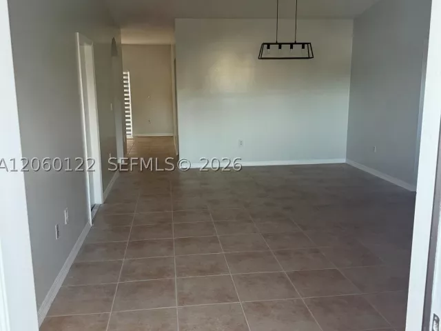 4-bedroom home for rent in Miami - 9128 SW 162nd Pl - MondialRealty