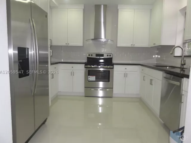 3-bedroom home for rent in Miami - 5801 SW 28 ST - MondialRealty