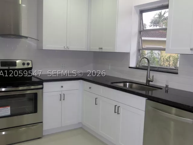 3-bedroom home for rent in Miami - 5801 SW 28 ST - MondialRealty